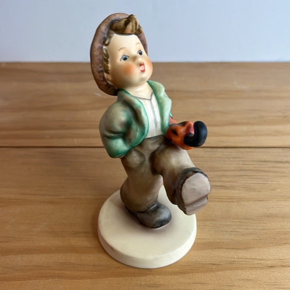 VINTAGE HUMMEL HAPPY TRAVELER #109/0 FIGURINE 1979 TMK-6 - Picture 5 of 6